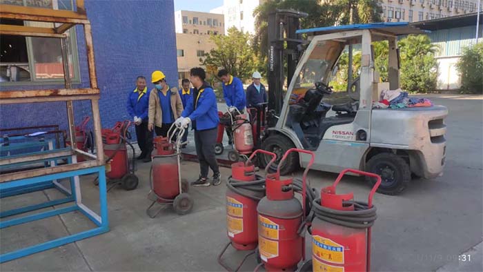 1733293692655322.jpg 廣東中亞鋁業(yè)消防訓練-5.jpg