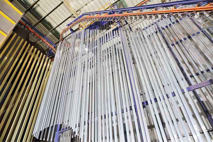 鋁型材定制開模鋁型材噴涂車間